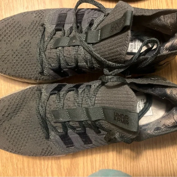 Under Armour Signature Inner Sole Sneakers - Picture 2 of 5